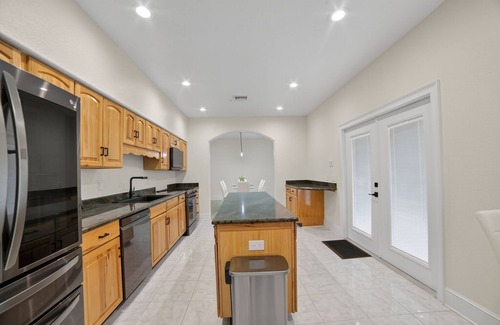 Lakeland House | NEW! Lakeland Oasis Hot Tub, Lanai & Fire Pit
