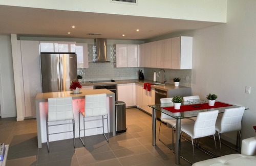 Town Square Condo | NEW, MODERN, BEAUTIFUL 1 BEDROOM APARTMENT IN THE HEART OF MIAMI!