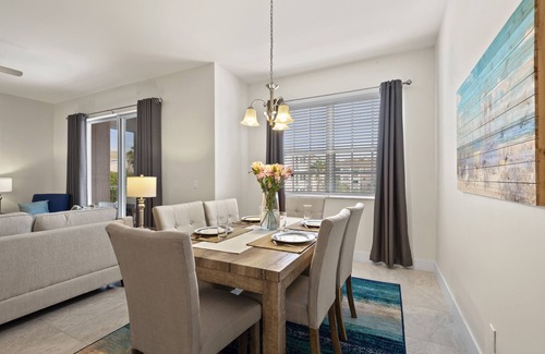 Majestic Palms Condo | New, Modern, Close to Beaches!