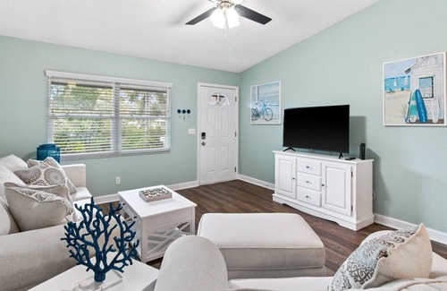 Crystal Beach House | *NEW* Walk to Crystal Beach Pier! Renovated 2 BR!