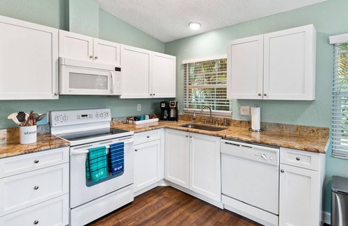 Crystal Beach House | *NEW* Walk to Crystal Beach Pier! Renovated 2 BR!