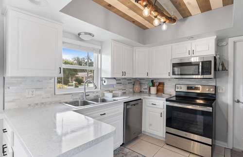 Crystal River House | Newer Listing! 3bed 2bath Waterfront, Salt Water Heated Pool-Crystal River