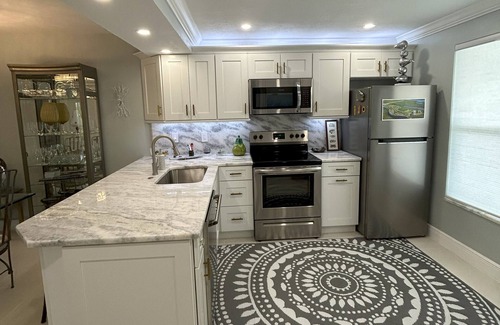 Hammock Bay Condo | Newly remodeled 2 bedroom 2 Bath Condo in Mainsail on beautiful Marco Shores.