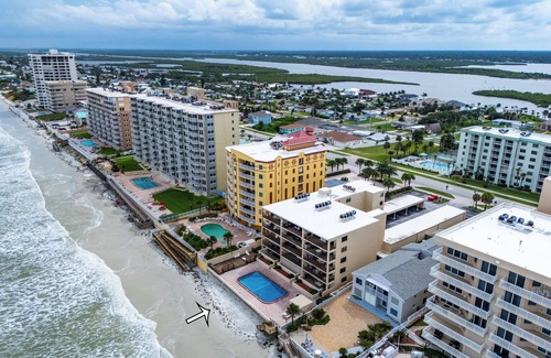 Winthrop Holding Condo | Newly remodeled, fully furnished, 3-bed/2 bath condo with direct ocean access