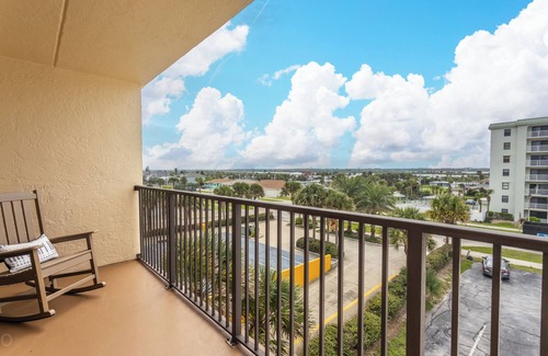 Winthrop Holding Condo | Newly remodeled, fully furnished, 3-bed/2 bath condo with direct ocean access