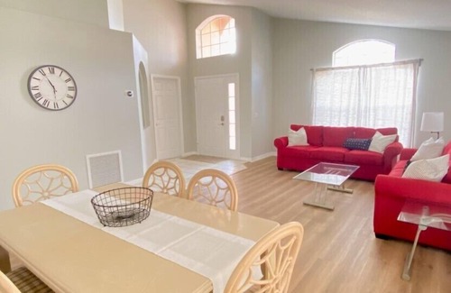 Lake Berkley House | NEWLY RENOVATED!! 4 Bedroom Private home, South Facing pool
