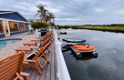 Spring Hill House | No Storm Damage 5 bedrooms, Heated Pool, Sunsets