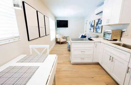East Central Boulevard Apartment | Ocean Breezes