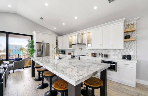 Painters Hill House | Ocean Shore Villa - Fall into coastal comfort!
