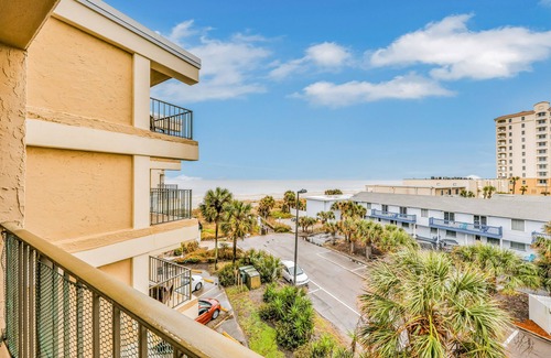 Jacksonville Beach Condo | Oceanfront Condo with Shared Pool, Ocean View, High-Speed WiFi, and Central AC!