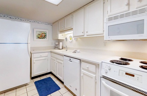 Fernandina Beach Condo | Oceanfront condo with spacious balcony, great views, AC & outdoor pool
