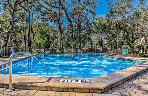 Fernandina Beach Condo | Oceanfront condo with spacious balcony, great views, AC & outdoor pool