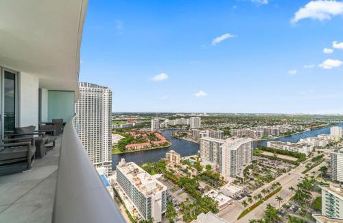 Hollywood South Central Beach Apartment | Oceanfront Luxury Condo With WaterView