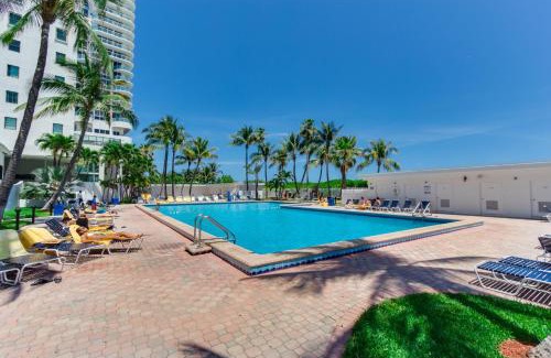 Mid Beach Apartment | Oceanfront Studio Casablanca Miami Beach