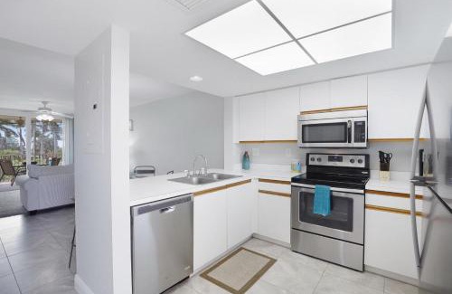 Marco Island House | Oceangoing condo with pool and steps to beach and food