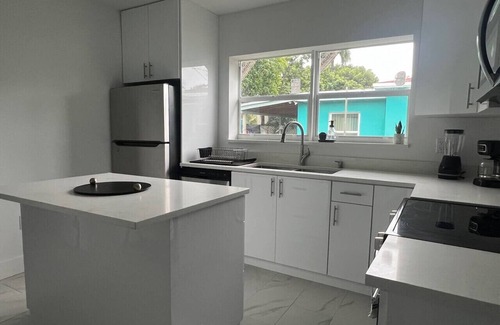 Wynwood Art District House | Oct Promo - Wynwood/Midtown Den with Private Entry & TV