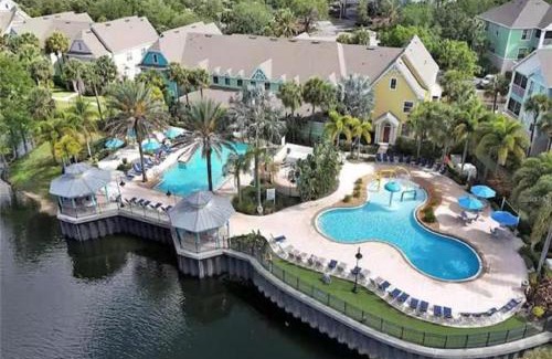 Kissimmee Apartment | October Weekly Rate 83 Dollars per Night - Free Disney Shuttle! Family Villa with Pool - 2 Beds, 2 Baths for 8 Guests - 3016