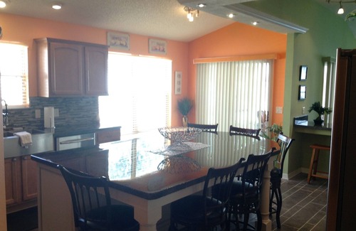 Mallory Square House | One Of A Kind Dog Villa close to Lake Sumter Landing w/Golf Cart, & WiFi!