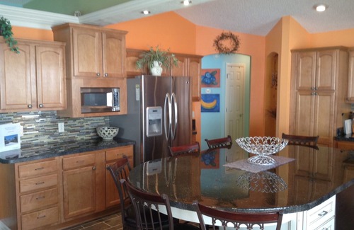 Mallory Square House | One Of A Kind Dog Villa close to Lake Sumter Landing w/Golf Cart, & WiFi!