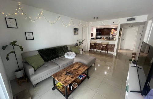 Downtown Miami Apartment | Only females nRoom with private bathroom nVery well located on downtown Miami.