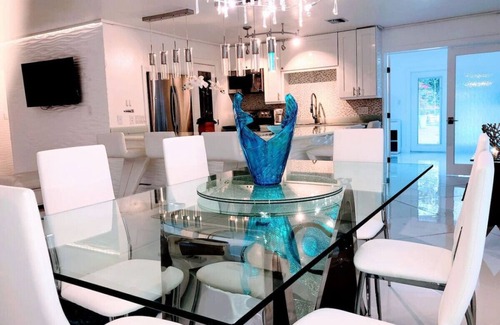 Oakes Estates House | ORCHID VILLA 2 HEATED POOL 5000SQFT DECK PETS GAMES