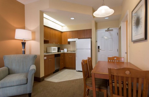 Florida Central Atlantic Coast Condo | Orlando Suite | Shared pool & fitness center