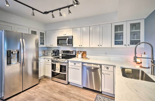 Ormond-by-the-Sea Condo | Ormond Beach Condo w/Balcony + Pool Access!