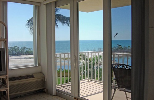 South Island Condo | Overlook the beautiful Gulf of Mexico on Estero Island