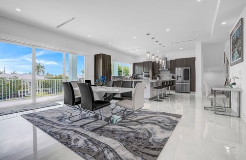 Coury House | P70 - Stunning 5 bed, 5 bath home with dockage and