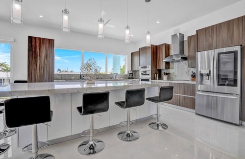 Coury House | P70 - Stunning 5 bed, 5 bath home with dockage and