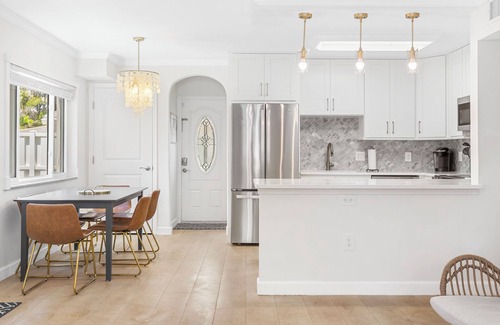 Ilexhurst House | Palm Cay 5, Newly Remodeled Townhome Steps from the Beach. Heated Pool