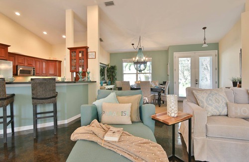 Heron's Watch House | Paradise Cove - Beautiful Lakeview and Private Pool
