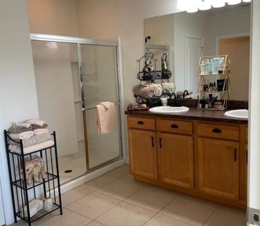 Ocala House | Paradise in the City Near W.E.C. Shopping Eating No smokers Vegan
