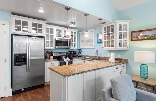 Historic Seaport House | Paradise on Eaton- 3 bedroom 3 bath home w/private pool near Historic Seaport