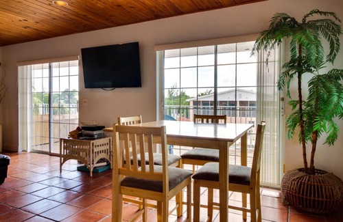 Marathon House | Paradise on Patricia Lane