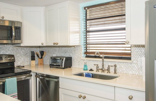 Park Shore Condo | Park Shore Resort-Stunningly renovated; 1.25 miles to Beach! High Speed Internet