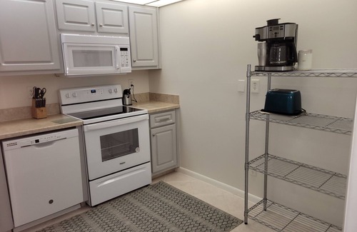 Park Shore Condo | Parkshore Beach Access 3 BR in Beautiful Naples FL
