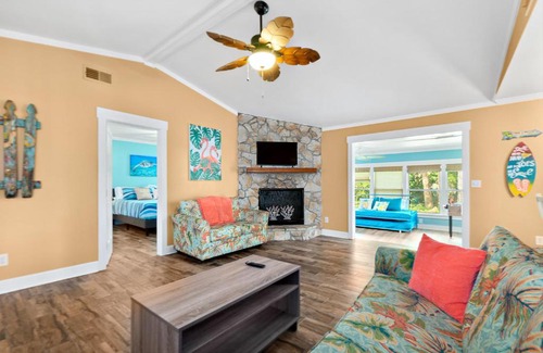 St. Augustine House | Parrot Head