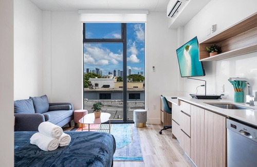 East Little Havana Apartment | Pastel Studio | Downtown View, Roof Deck, Central