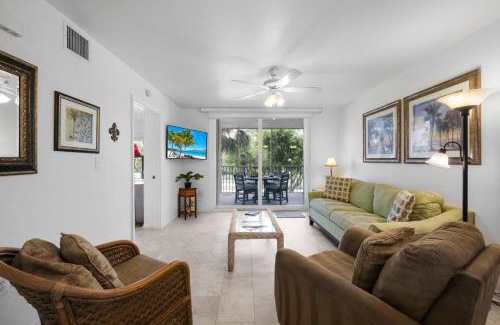 Marco Island House | Peaceful condo with pool across from South Beach