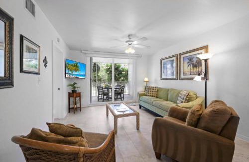 Marco Island House | Peaceful condo with pool across from South Beach