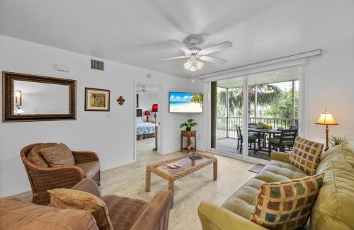 Marco Island House | Peaceful condo with pool across from South Beach