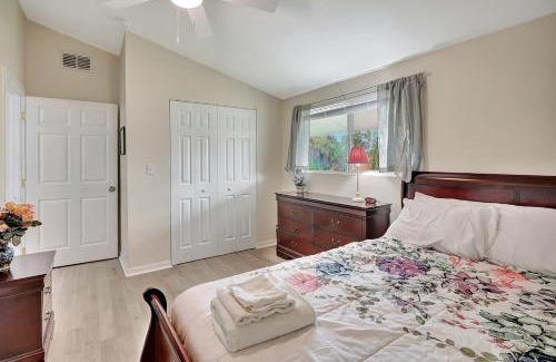 Truckland House | Peaceful Old Charm Oasis Near The Beach -Huge Yard