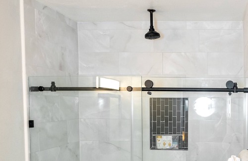 Fruitville House | Peaceful stay house 3BR 1 BA-near Aquarium