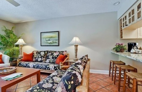 Bradenton Beach Condo | Pelican Cove 5 - Anna Maria Island - Condo 2 Bedroom/2 Bath beach side,.