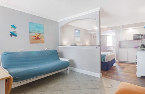 Clearwater Beach Condo | Pelican Pointe 311:Walk to Beach~Pool~Free Parking