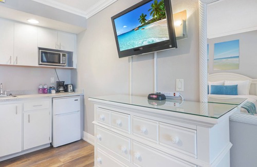 Clearwater Beach Condo | Pelican Pointe 311:Walk to Beach~Pool~Free Parking