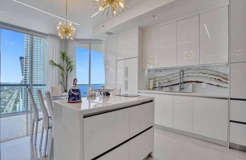 Sunny Isles Beach Apartment | Penthouse Oceanfront for up to 7 people at La Perla. Miami Glittering Paradise!