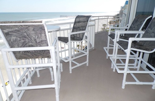 Daytona Beach Shores Condo | Penthouse Suite! Spacious End Corner Unit! 3Bedroom 3 Bath! New Pool 2024