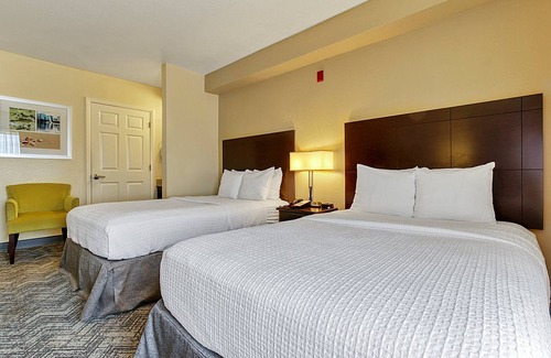 Florida Central Atlantic Coast Hotel | Perfect Family Vacation! 4 Convenient Rooms, Enjoy Our Outdoor Pool & Breakfast